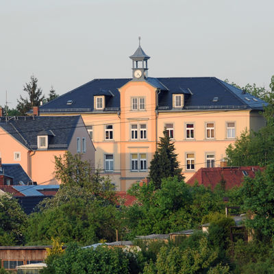 Blick auf die ehemalige Schule von Freital-Weißig