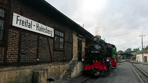 Sonderzug am Bahnhof Freital-Hainsberg