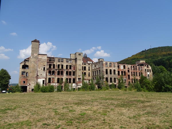 Ruine der ehemaligen Lederfabrik an der Poisentalstraße in Freital.