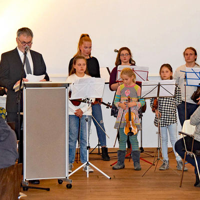 Oberbürgermeister Uwe Rumberg dankt allen Ehrenamtlern in Freital für ihr gesellschaftliches Engagement. Kulturell umrahmt wurde der Festakt von der Musikschule Freital.