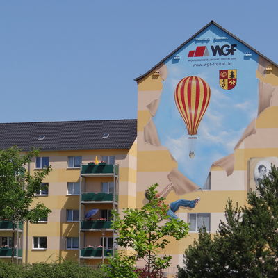 Graffito in Erinnerung an Wilhelmine-Reichard an einem WGF-Haus an der Dresdner Straße