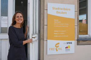 Quartiersmanagerin Anja Fischer lädt in das neueröffnete Büro ein.