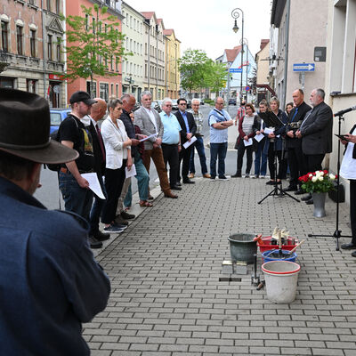 Veranstaltung anlässlich der Verlegung der Stolpersteine vor dem ehemaligen Kaufhaus Eckstein in Freital-Potschappel