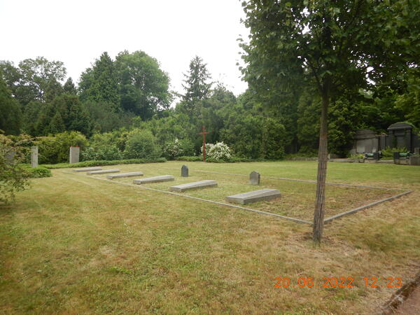 Friedhof Döhlen mit einigen der Kriegsgräber