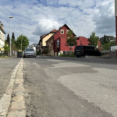 Die Gitterseer Straße ist marode und wird nun grundhaft ausgebaut. Los geht es mit einem Abschnitte zwischen Schule und Gasthaus »Zur Linde«.