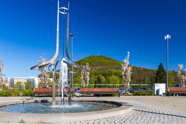 Edelstahlbrunnen am Neumarkt