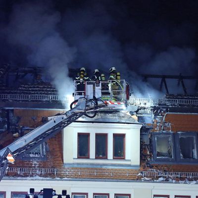 Die Feuerwehr im Löscheinsatz bei dem Brand am 7. November in Potschappel