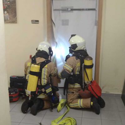 �bung Wohnungsbrand mit T�r�ffnungsprozedur