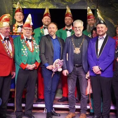 Am Aschermittwoch m&uuml;ssen sich Oberb&uuml;rgermeister Uwe Rumberg und der Erste B&uuml;rgermeister Peter Pfitzenreiter traditionell die Regierungsgewalt &uuml;be die Stadt Freital bei den Karnevalsvereinen aus Hainsberg, Wurgwitz, Somsdorf und Pesterwitz zur&uuml;ckerobern.