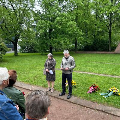 Kranzniederlegung am 8. Mai 2026 am Mahnmal Platz der Jugend