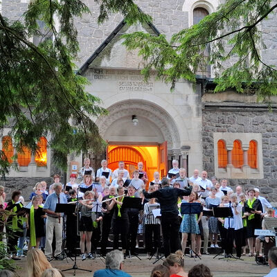 Abendmusik auf den Kirchentreppen