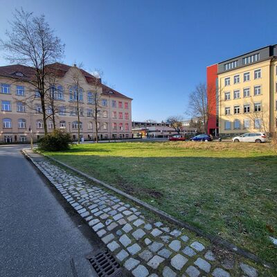 Auf der bislang ungenutzten Freifl�che zwischen Kr�nertstra�e, Lange Stra�e und Pestalozzistra�e entsteht ein Begegnungs- und Aufenthaltsort.