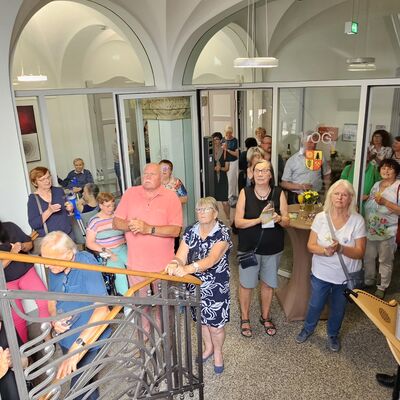 Viele G�ste zur Vernissage