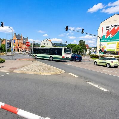 Wichtiger Verkehrsknoten in Deuben: Die vielbefahrene Kreuzung Dresdner Stra&szlig;e, H&uuml;ttenstra&szlig;e, Poisentalstra&szlig;e