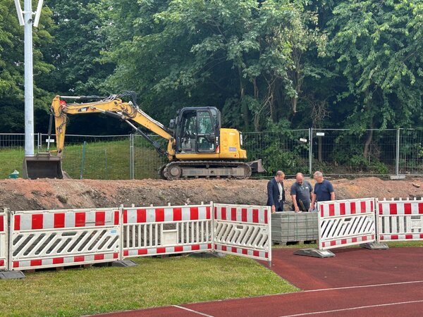 Bauarbeiten f�r neuen G�steblock im �WGF-Arena - Stadion des Friedens�