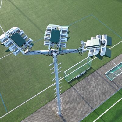 Moderne LED-Flutlichtanlage f&uuml;r Sportplatz in Wurgwitz