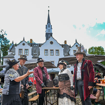 �Mit Zahnrad und Zylinder� im Schlosspark