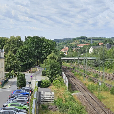Die Fu&szlig;g&auml;ngerbr&uuml;cke an der Gutenbergstra&szlig;e muss abgerissen werden. 