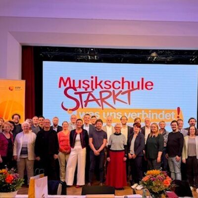 Die Teilnehmer der Musikschulkonferenz in den Balls�len Co�mannsdorf