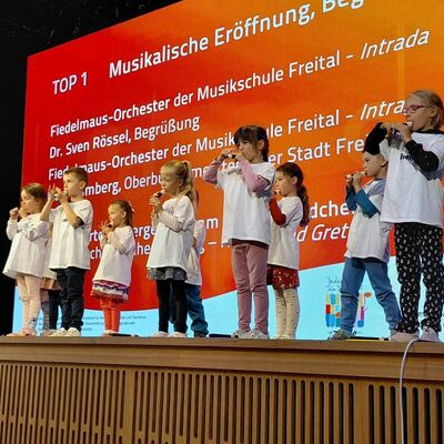 Kinder der Musikalischen Fr�herziehung aus dem Freitaler DRK-Kindergarten �Zwergenland am Birkenwald�